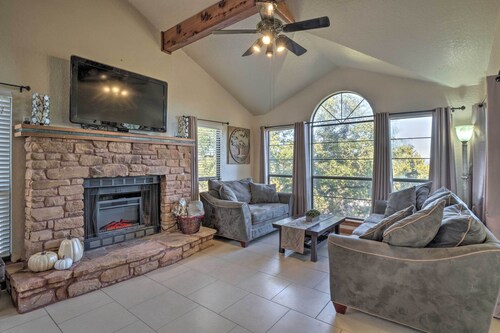  Family & Pet Friendly LAKE TRAVIS Retreat! Fenced Yard/ Views/Trails/Golf/Deer!