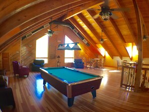 Game room -  SWEET, IMPECCABLE CABIN IN THE PINES ! HIKING, LAKES! (Show Low)