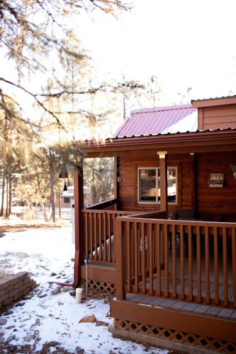  SWEET, IMPECCABLE CABIN IN THE PINES ! HIKING, LAKES!
