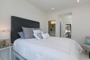 2 bedrooms, iron/ironing board, free WiFi, bed sheets - Coastal Contemporary Living - Walk to Beach and Village! (Carlsbad)