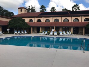 Pool - Chill out in our relaxing 3 bed family home, with lake views, near to Disney (Winter Garden)