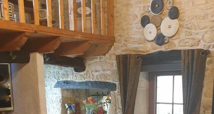 Chocolate Box cottage. Relax and let the world go by.