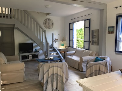 Rare and typical holiday house 400 m from the beach !!!