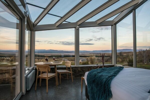 Premium bedding, minibar, soundproofing, free WiFi - SkyScape (Ben Ohau)