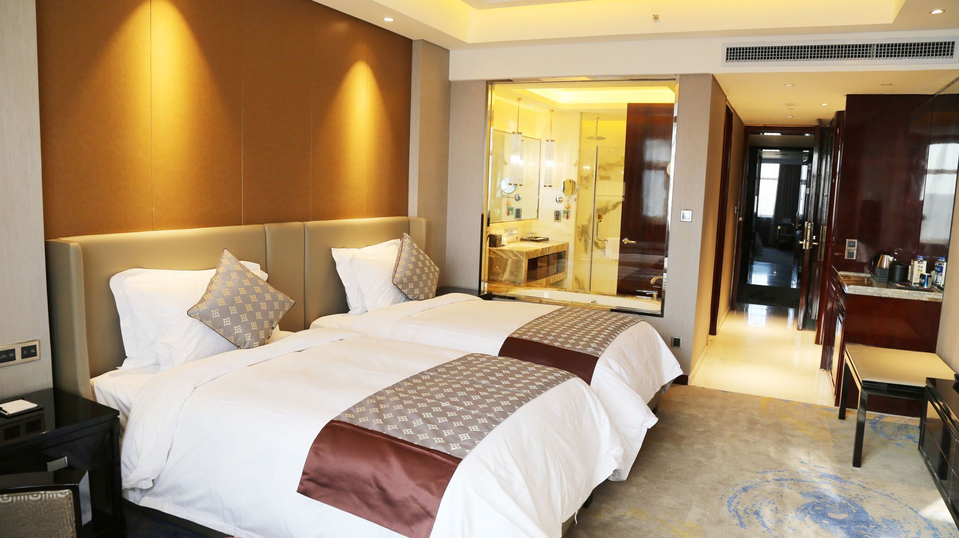 1 chambre, literie de qualité, minibar, coffre-fort