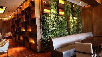 2 restaurantes; se sirven desayunos