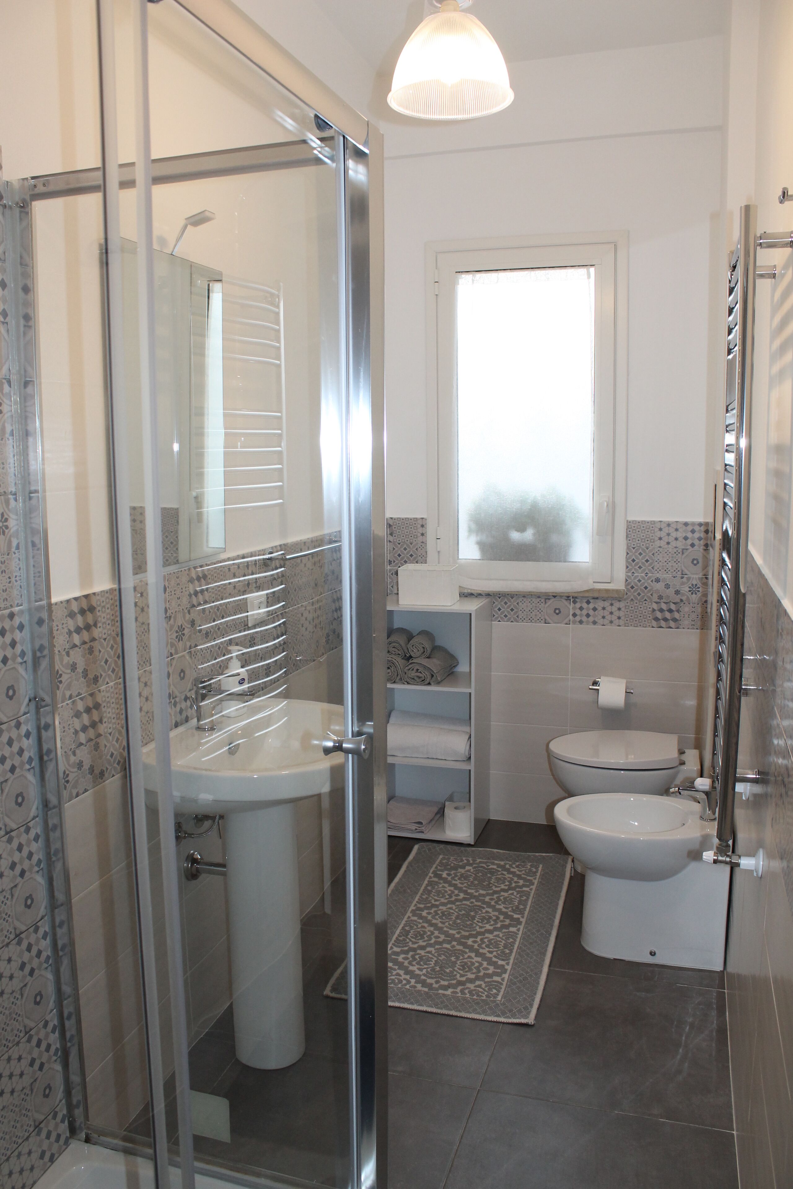 Dusche, Haartrockner, Bademäntel, Bidet