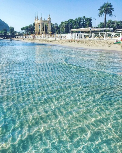 Peppino Holiday House, almost on Mondello beach. 