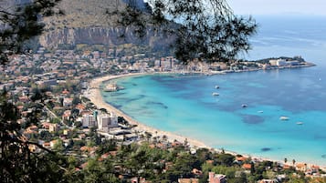 Sulla spiaggia, teli da spiaggia