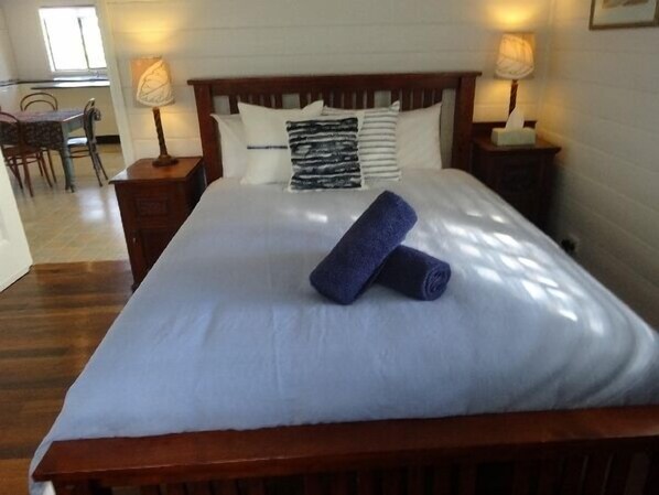 Cottage, 3 Bedrooms - By the Beach at Catho (Catherine Hill Bay)