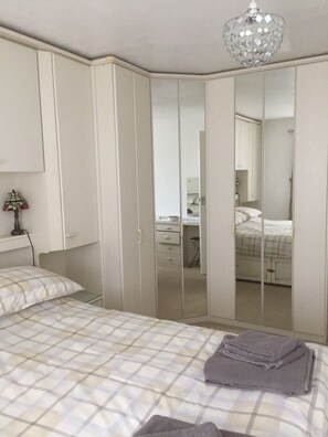 3 chambres, fer et planche à repasser, Wi-Fi gratuit, draps fournis