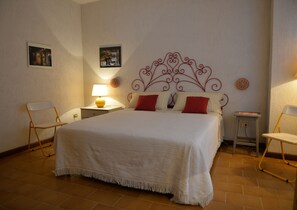 3 bedrooms, iron/ironing board, free WiFi, bed sheets - The Agave: between sky, sea and land (Vietri sul mare)