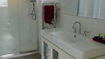 Cottage, 2 Bedrooms | Sinki Bilik Mandi