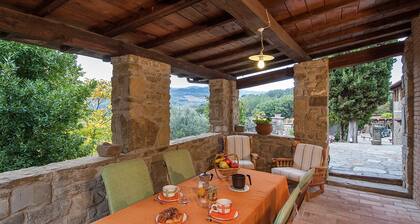 Romantische freistehendes Ferienhaus mit Pool, in einem Bauernhof zwischen Arezzo und Florenz