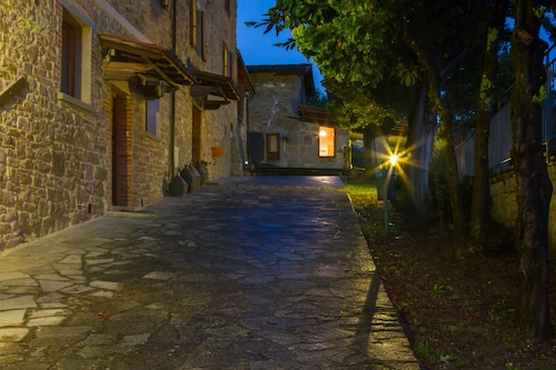 Romantic detached cottage with pool, in a farm between Arezzo and Florence