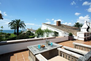 屋外ダイニングエリア