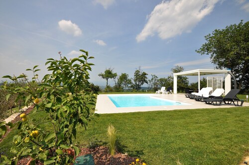 Villa Garden private heated pool and air conditioning in all rooms