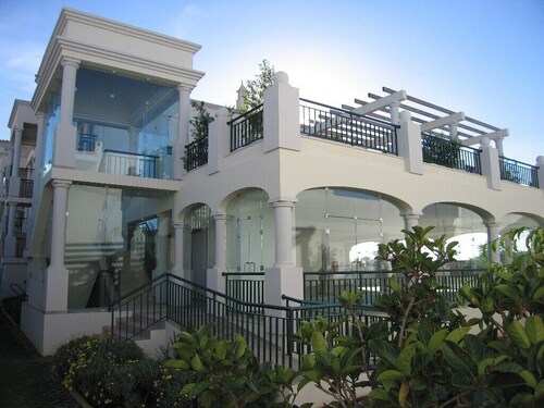 Beautiful designer ground floor apartment with leisure complex pool, gym & sauna