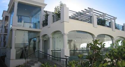 Beautiful designer ground floor apartment with leisure complex pool, gym & sauna