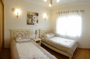 2 bedrooms, in-room safe, iron/ironing board, free WiFi - Beautiful designer ground floor apartment with leisure complex pool, gym & sauna (Guia)