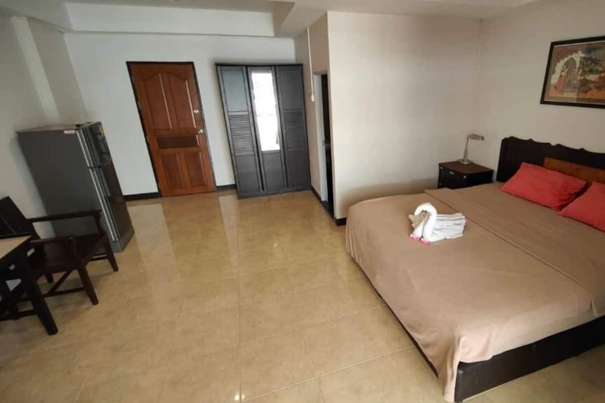 Standard Studio | In-room safe, free WiFi