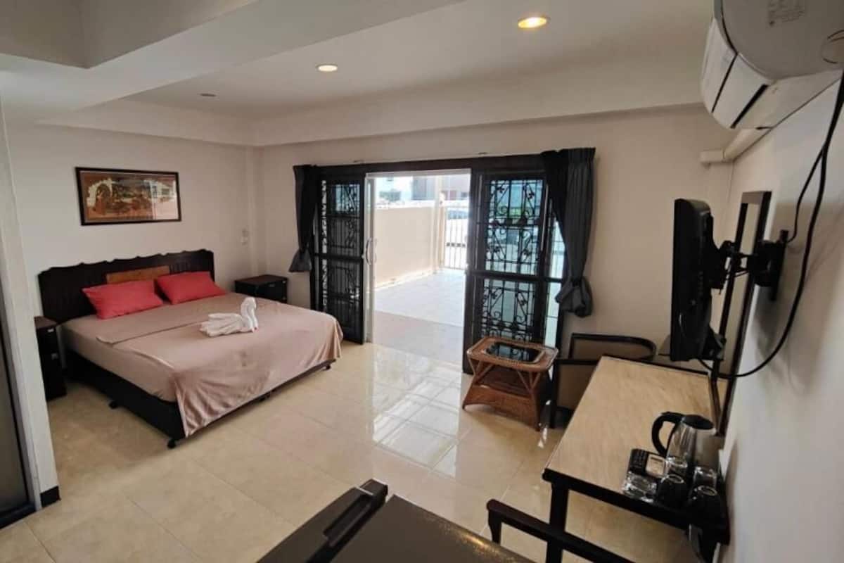 Standard Apartment, Balcony | In-room safe, free WiFi