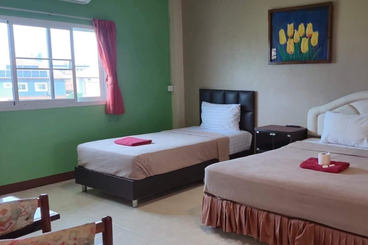 Triple Room | In-room safe, free WiFi