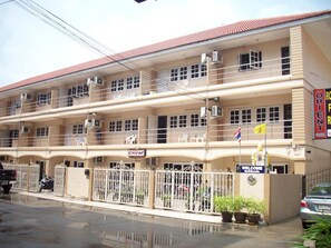 المنشأة من الخارج