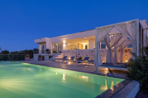 Villa Monti - Stylish, modern vacation home with breathtaking 180° sea views