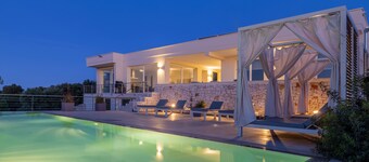 Vakker villa med fantastisk utsikt over havet med 180 °