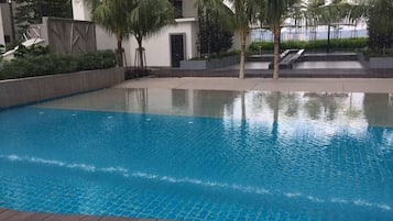 Piscine couverte, piscine extérieure