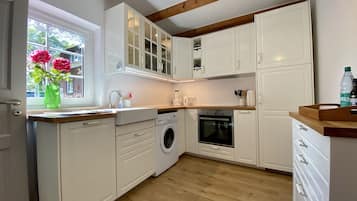 Coffee/tea maker, fridge, microwave, oven
