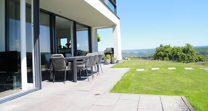 LUXUS-NEUBAU in Bestlage: Eifel, NĂŒrburgring, A61, Panoramablick, Saunahaus