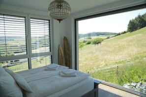 4 Schlafzimmer, Schreibtisch, Bügeleisen/Bügelbrett, Reisekinderbett