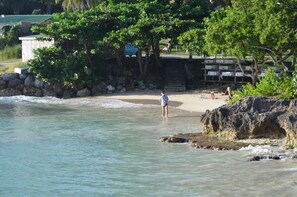 Beach nearby, sun loungers, beach towels - Cozy and modern charming villa 5 minutes walk from the beach (Le Gosier)