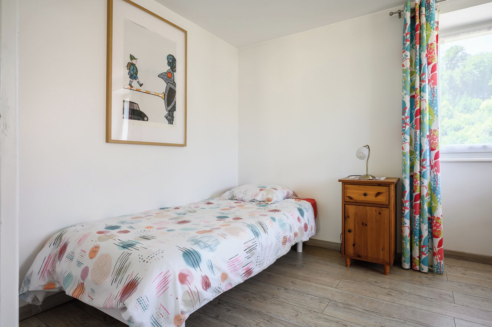 1 slaapkamer, een strijkplank/strijkijzer, wifi, beddengoed