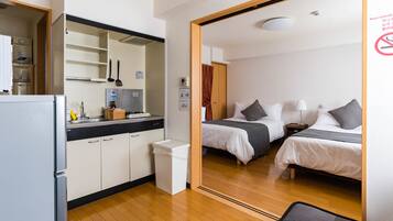 Full-size fridge, microwave, stovetop, coffee/tea maker