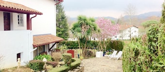 Urrugne, apartamento T2 muy bien situado en zona tranquila.