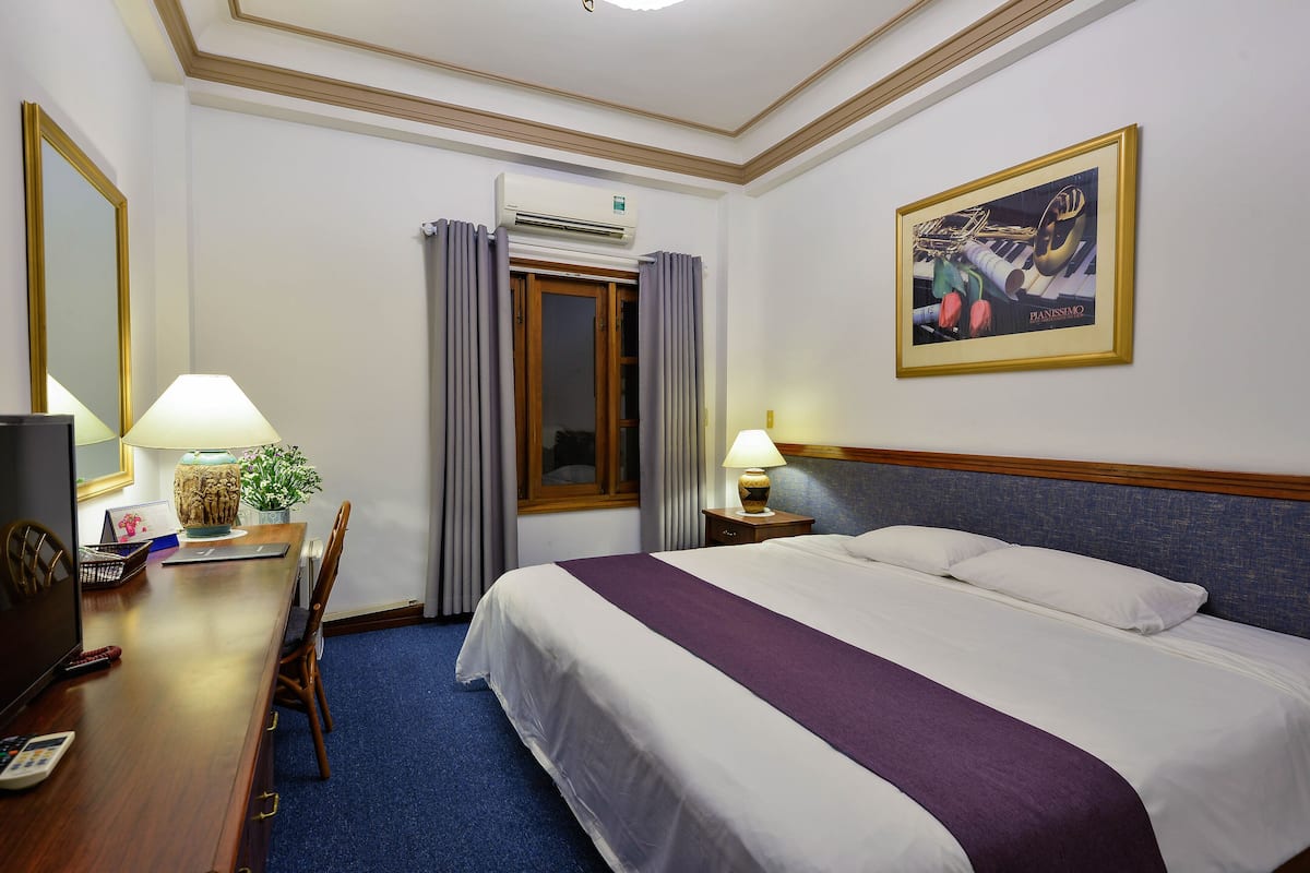 Economy Double Room, No Windows | 1 bedroom, minibar, in-room safe, desk