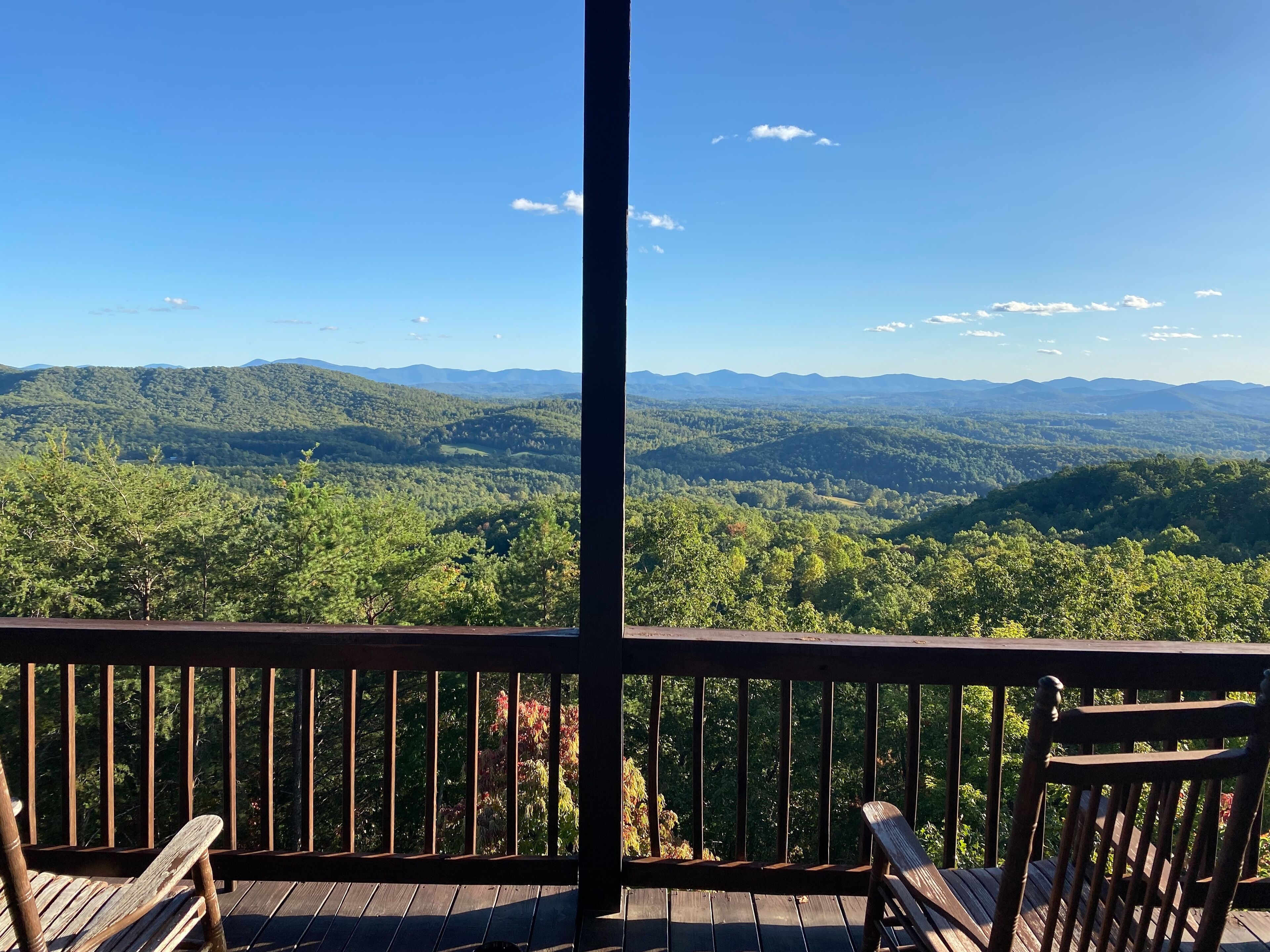 3,000+ Sq Ft Cabin with Stunning Mountain Views! 3 Levels, Wet Bar, Room for All