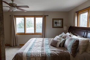 3 bedrooms, iron/ironing board, free WiFi, bed sheets