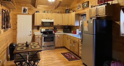 Simply Serene - Your Cozy Pet Friendly Mountain Retreat