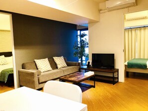 Individually decorated, individually furnished, blackout drapes - Very Hotel Dotonbori (Osaka)