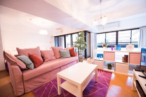 Individually decorated, individually furnished, blackout drapes - Very Hotel Dotonbori (Osaka)