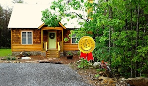Exterior - ♥ Sleep in the woods, wake to the birds - Hot tub, King bed,  PRIVACY! (Mentone)