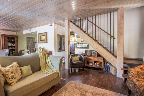 Villa Pine Mountain- country cottage get away (green) Central AC 