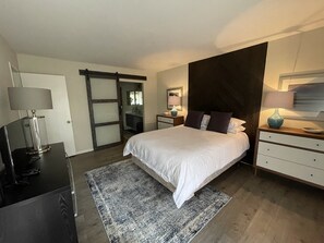 2 bedrooms, desk, iron/ironing board, WiFi