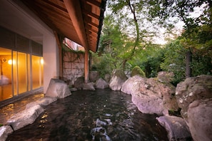 Shower, rainfall showerhead, free toiletries, hair dryer - Hosenji Kanko Hotel Yumotoya (Kokonoe)