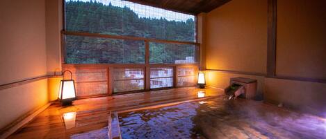 Zimmersafe, individuell dekoriert, individuell eingerichtet