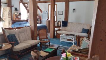 1 sovrum, skrivbord, strykjÀrn/strykbrÀda och wi-fi